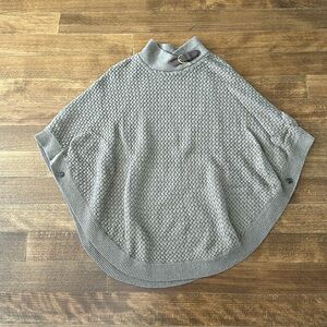 Banana Republic Tan woven poncho size small